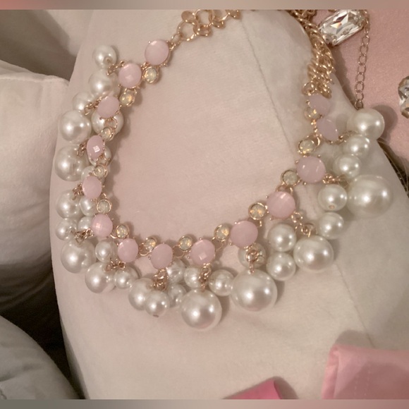 Hand Crafted Jewelry - Beautiful Pearl necklace with pretty light pink accents hand crafted